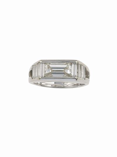 Anello con diamanti, montatura in platino