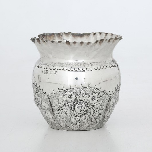 Insieme di Vaso, Birmingham 1906, Marchio Dell'argentiere Consunto e Due Vassoietti Diversi, Ingh...