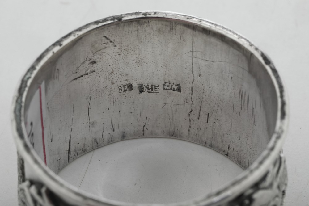 Coppia di Portatovaglioli in Argento con Decoro di Draghi, Cina, XX Secolo