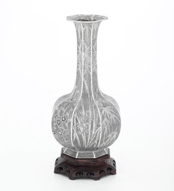 Vaso a bottiglia in filigrana d’argento, Cina, Dinastia Qing, XIX secolo
