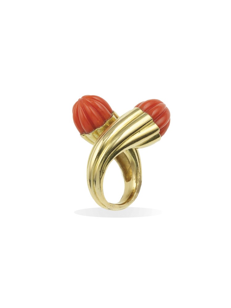 Anello in oro 750/1000 con corallo inciso e contrariè