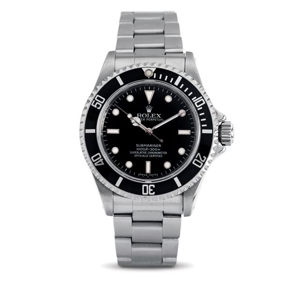 Rolex - Simple and sporty stainless steel Submariner, black dial Luminova indexes, mercedes spheres, rotating bezel, Oyster bracelet with screw back, accompanied by box and warranty