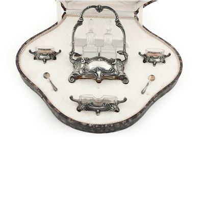Set da Tavola con Oliera, Due Saliere, Porta Stuzzicadenti. Argenteria Italiana della Prima Metà ...