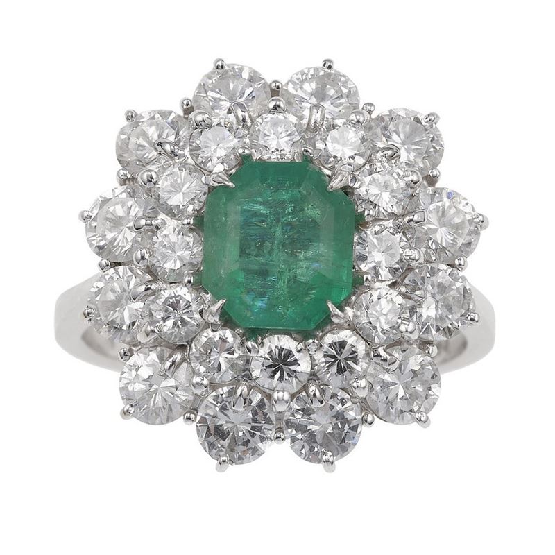Anello con smeraldo centrale e diamanti a contorno  - Asta Vintage Jewellery - Cambi Casa d'Aste