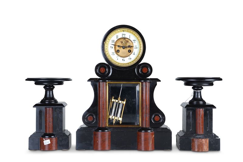 Trittico da camino in marmi diversi. Francia fine XIX secolo  - Auction Pendulum and clocks - Cambi Casa d'Aste
