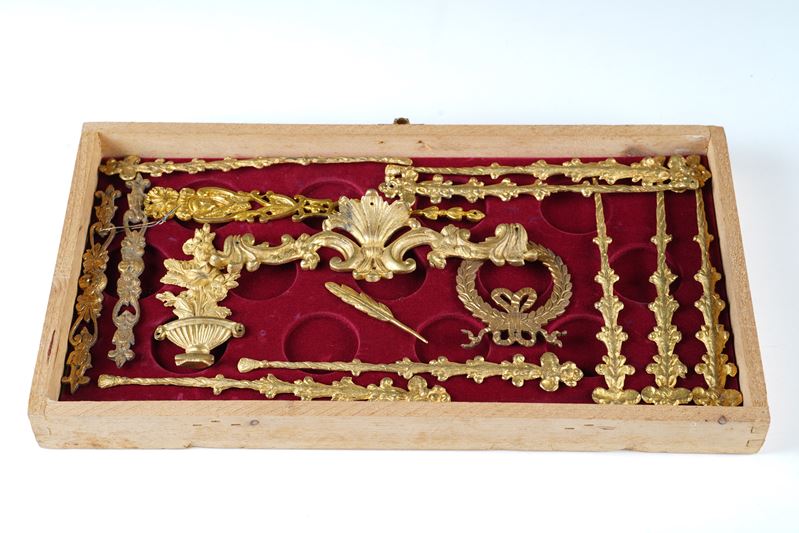 Gruppo di fregi dorati  - Auction Pendulum and clocks - Cambi Casa d'Aste
