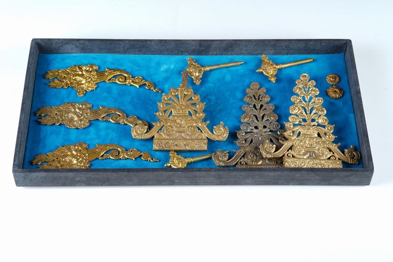 Vassoio con fregi dorati  - Auction Pendulum and clocks - Cambi Casa d'Aste