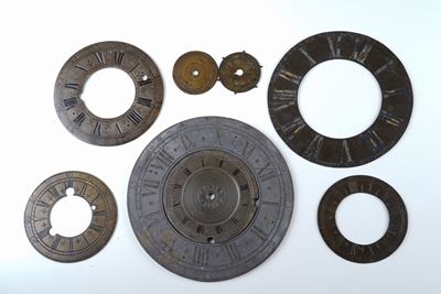 Numerosi Cerchi da Quadrante Antichi, Bronzo, Dimensioni e Epoche Varie