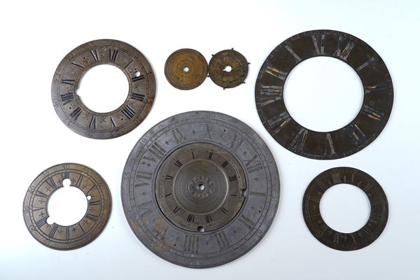 Numerosi cerchi da quadrante antichi, bronzo, dimensioni e epoche varie