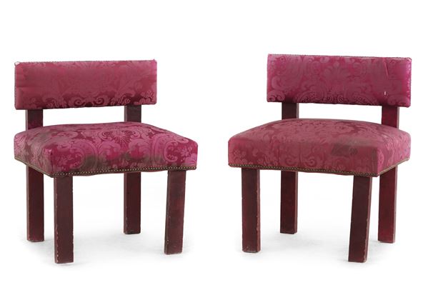 Coppia di sedie in legno. XX secolo