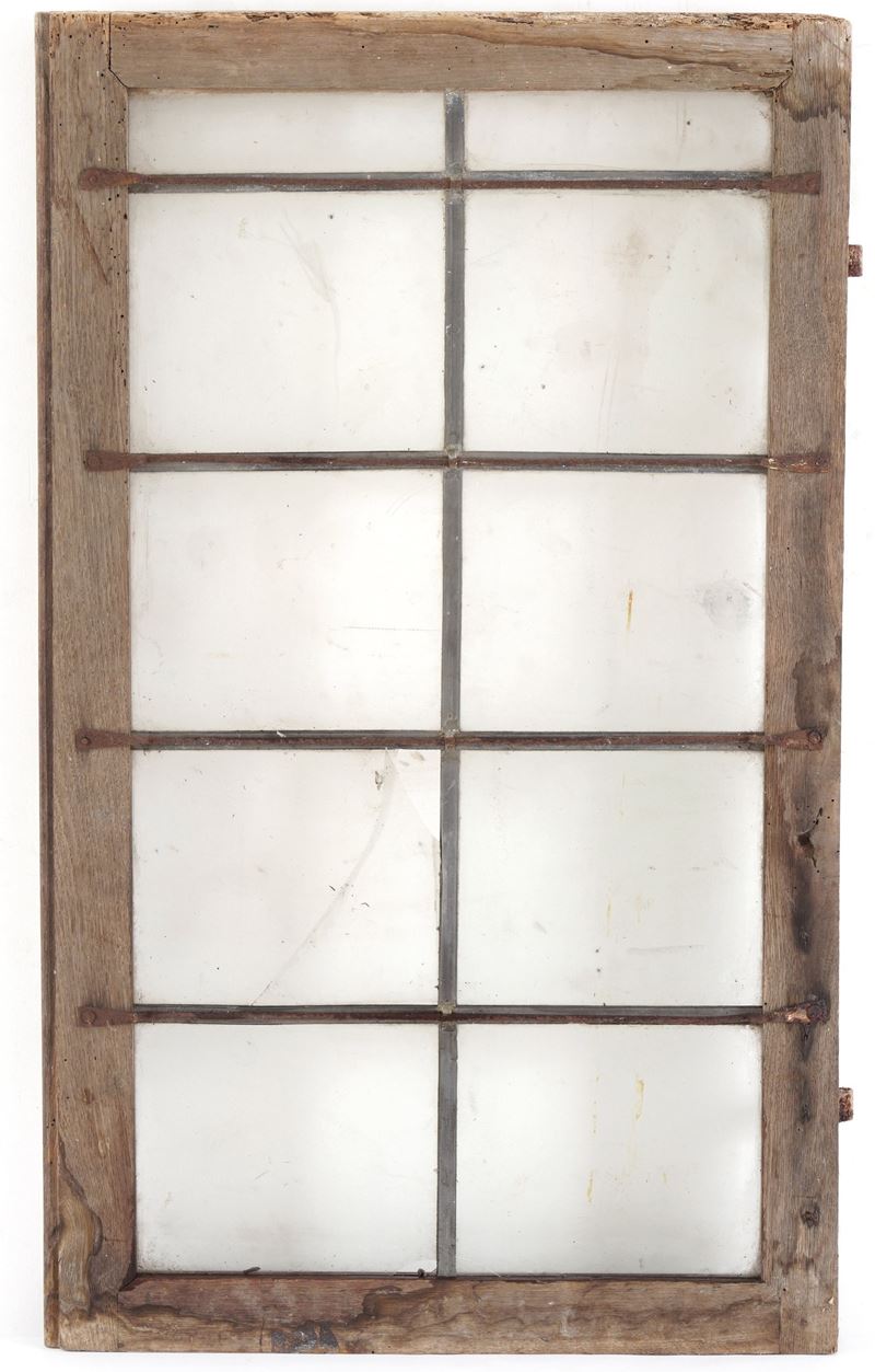 Anta di finestra in legno con griglia in ferro (rotture al vetro)  - Asta Antiquariato - Cambi Casa d'Aste