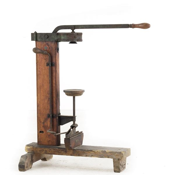 Tappabottiglie in legno e metallo