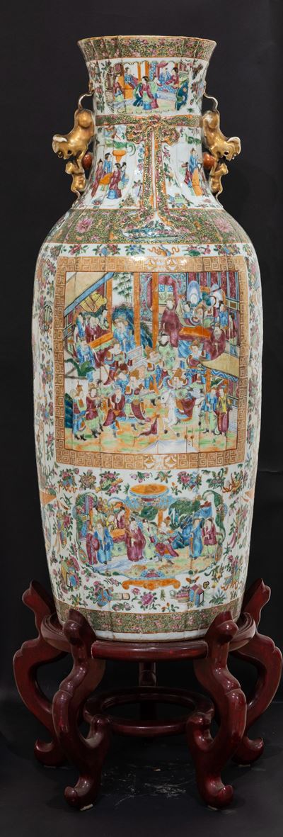 Vaso grande in porcellana, decoro Famiglia Rosa con scene di vita comune, Canton, Cina, ultimo qu...