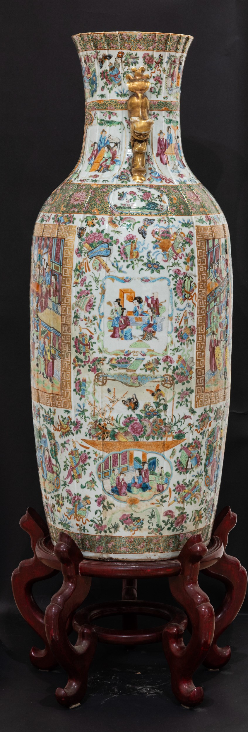 Vaso grande in porcellana, decoro Famiglia Rosa con scene di vita comune, Canton, Cina, ultimo qu...