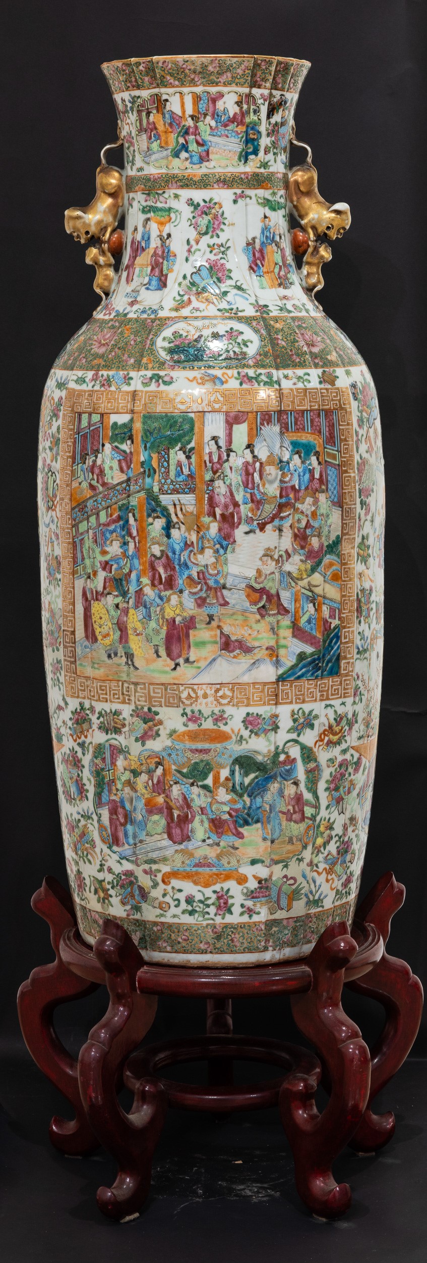 Vaso grande in porcellana, decoro Famiglia Rosa con scene di vita comune, Canton, Cina, ultimo qu...