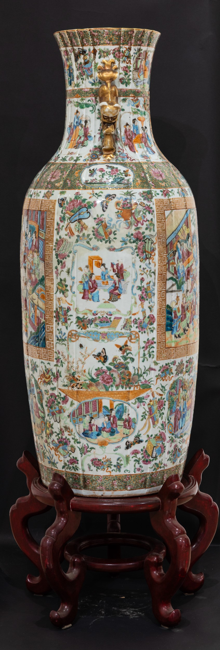 Vaso grande in porcellana, decoro Famiglia Rosa con scene di vita comune, Canton, Cina, ultimo qu...