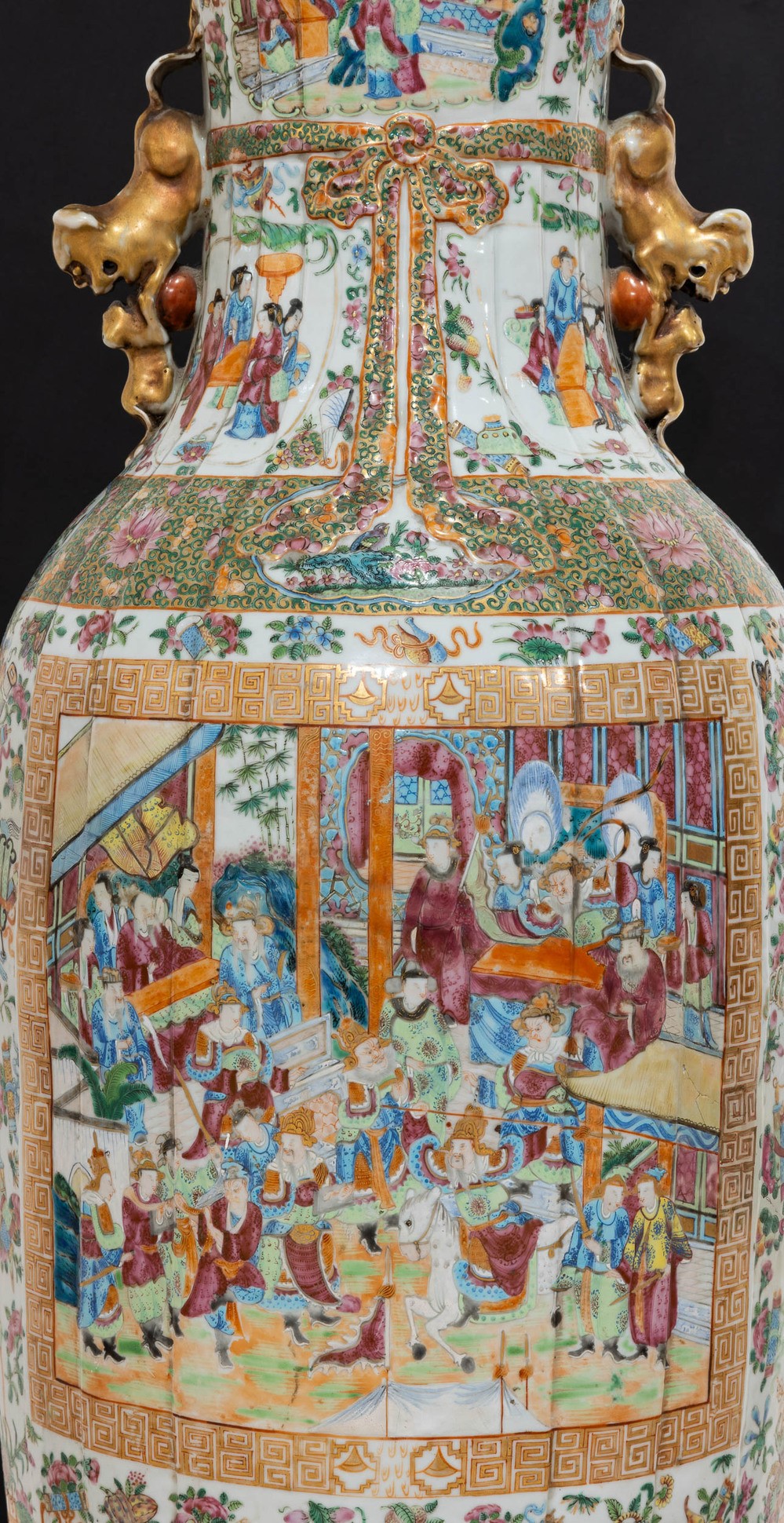 Vaso grande in porcellana, decoro Famiglia Rosa con scene di vita comune, Canton, Cina, ultimo qu...