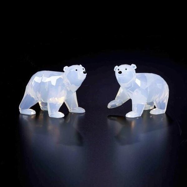 Coppia di orsi polari Swarovski in opale bianco, cuccioli di “Siku” orso polare ghiacciato