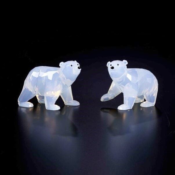Coppia di orsi polari Swarovski in opale bianco, cuccioli di “Siku” orso polare ghiacciato  - Asta Swarovski: Crystalized Elegance - Cambi Casa d'Aste