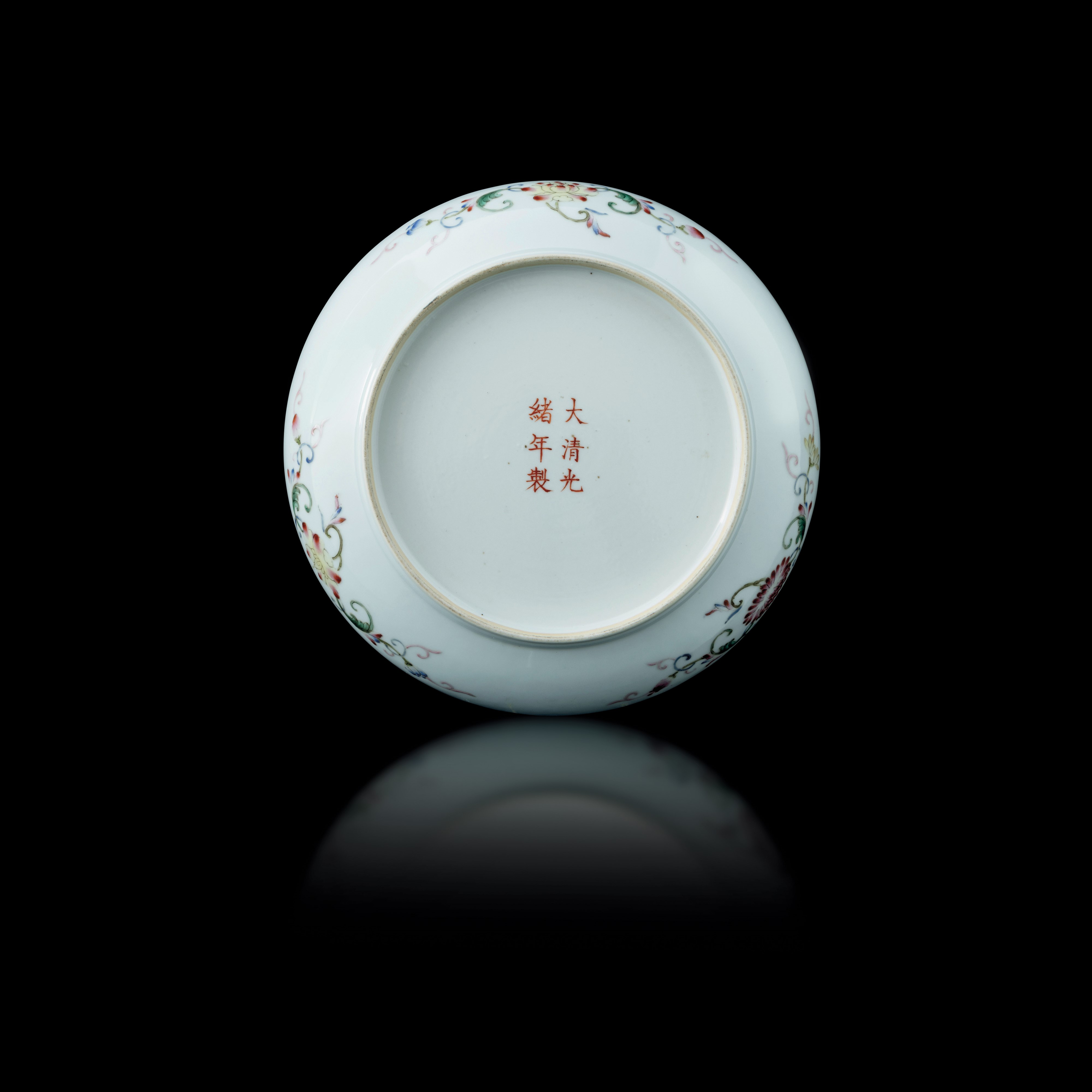 Cina, Piatto in porcellana a decoro floreale (Famiglia Rosa), Dinastia Qing, epoca Xuantong (1909...