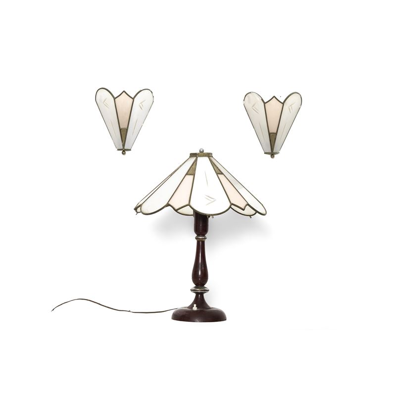 Lampada da tavolo in legno e vetro e due applique in metallo e vetro  - Asta Antiquariato  - Cambi Casa d'Aste