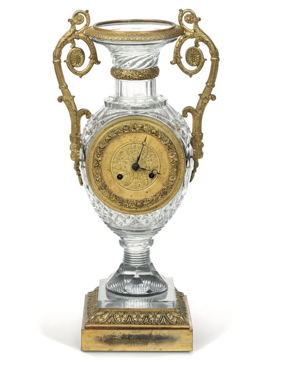 Orologio a vaso con cassa in cristallo e bronzo dorato. XIX secolo