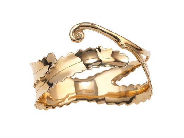 Low-karat gold bangle