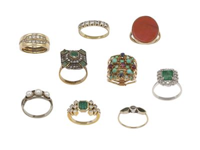 Lotto Composto da Nove Anelli con Gem-set