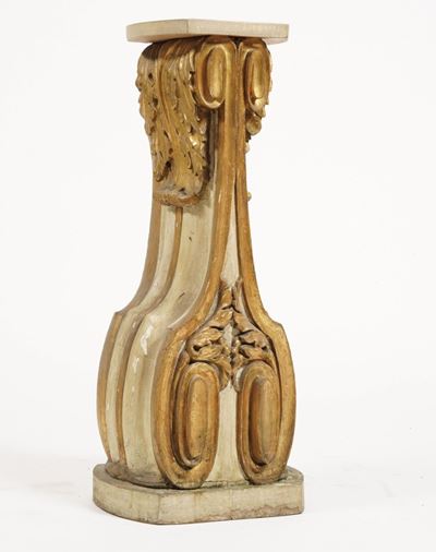 Base in Legno Intagliato, Dorato e Dipinto. XIX Secolo