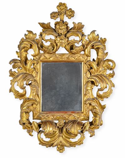 Specchiera in Legno Intagliato, Traforato e Dorato. XVIII Secolo