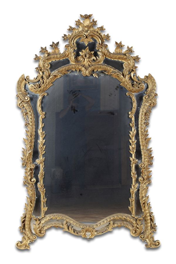 Grande specchiera in legno intagliato e dorato. XIX secolo