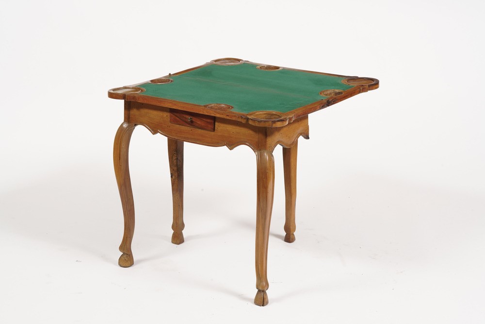 Tavolo da Gioco in Noce. XIX Secolo