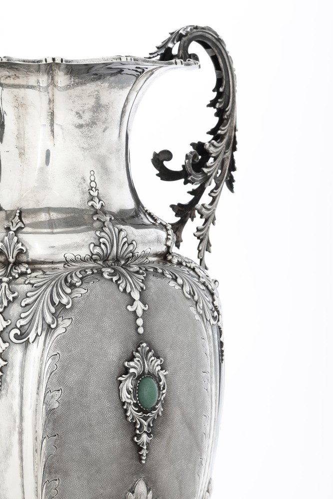 Grande Vaso Biansato. Argenteria Artistica Milanese del XX Secolo