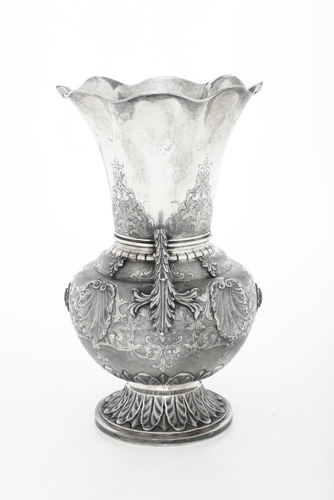 Vaso Biansato. Argenteria Artistica Milanese. Argentiere Fratelli Cacchione, Milano