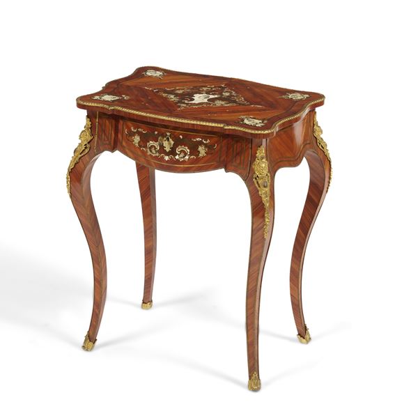 Toilette Napoleone III lastronata ed intarsiata. XIX secolo