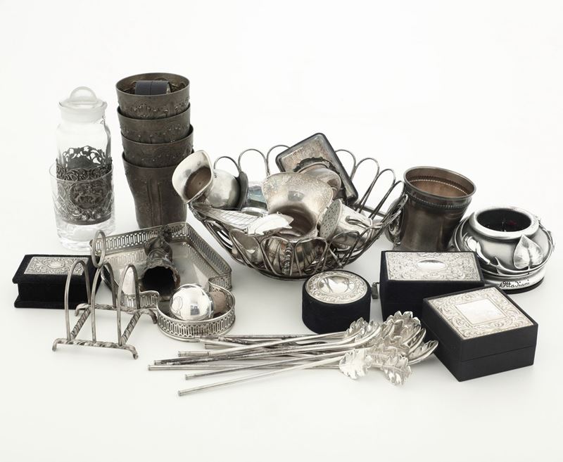 Lotto di oggetti in argento, varie manifatture italiane del XX secolo  - Asta Argenti - Cambi Casa d'Aste