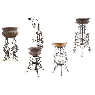 Quattro Trespoli in Ferro Battuto con Bacile in Rame