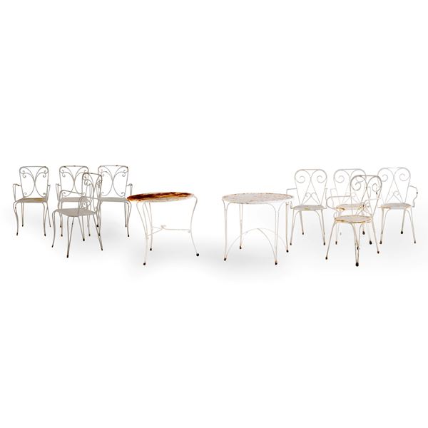 Due tavoli e otto sedie  da giardino in ferro