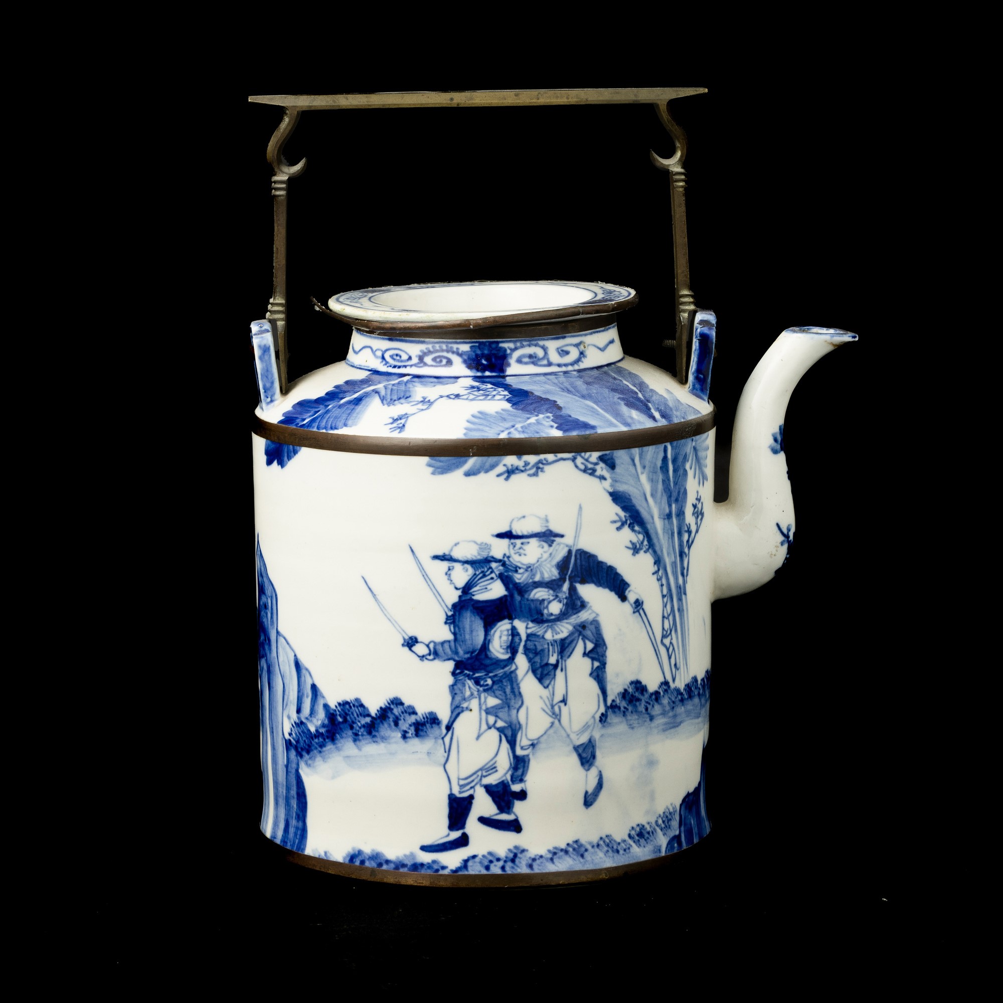 Grande Teiera in Porcellana Bianca e Blu con Guerrieri, Cina, Dinastia Qing, Epoca Guangxu (1875-...