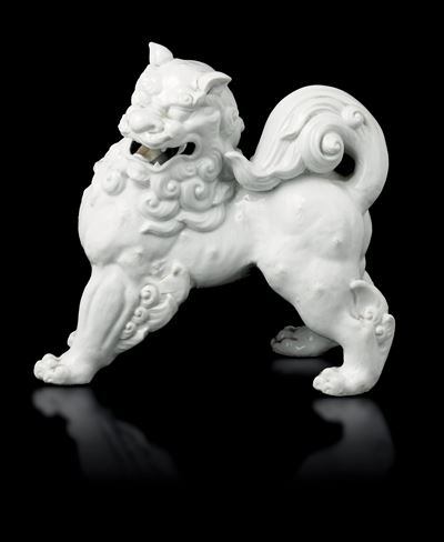 Figura di Cane di Pho in Porcellana, Giappone, Hirado, Periodo Meiji (1868-1912)