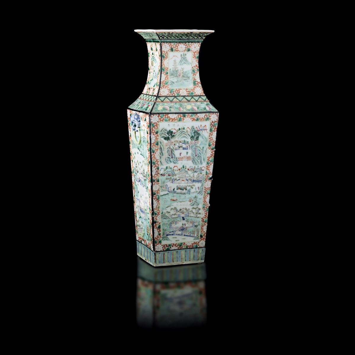 Vaso Squadrato in Porcellana Famiglia Verde con Decoro a Paesaggio, Cina, Dinastia Qing, Epoca Da...