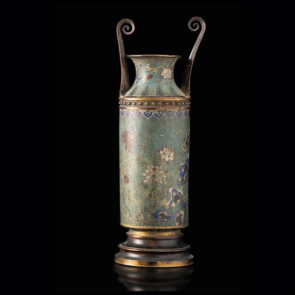 Vaso cilindrico cloisonnè a decoro floreale con uccelli, Cina, Dinastia Qing, epoca Qianlong (1736-1796) 
