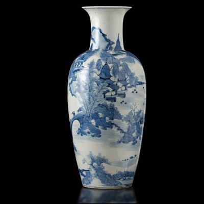 Vaso in Porcellana Bianca e Blu a Decoro Paesaggistico, Cina, Dinastia Qing, XIX Secolo