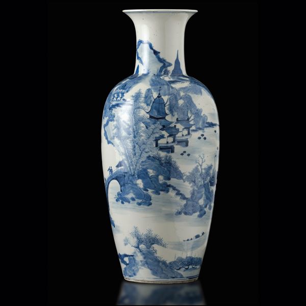 Vaso in porcellana bianca e blu a decoro paesaggistico, Cina, Dinastia Qing, XIX secolo