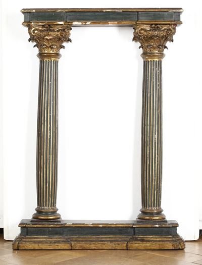 Cornice Architettonica in Legno Intagliato e Dipinto. XIX Secolo