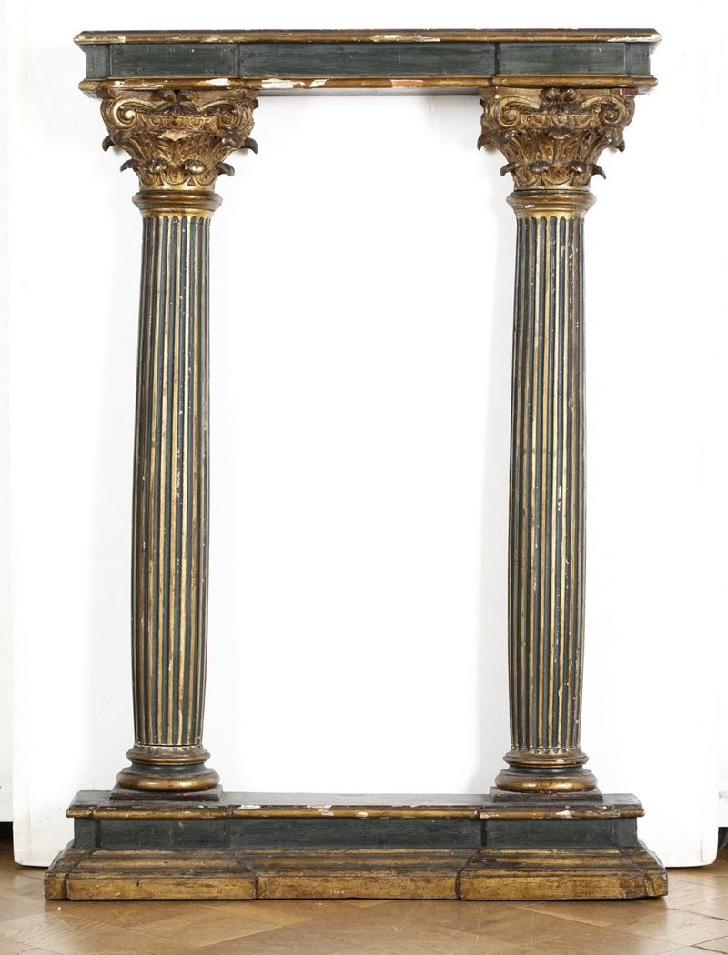 Cornice architettonica in legno intagliato e dipinto. XIX secolo  - Auction Antique Frames - Cambi Casa d'Aste