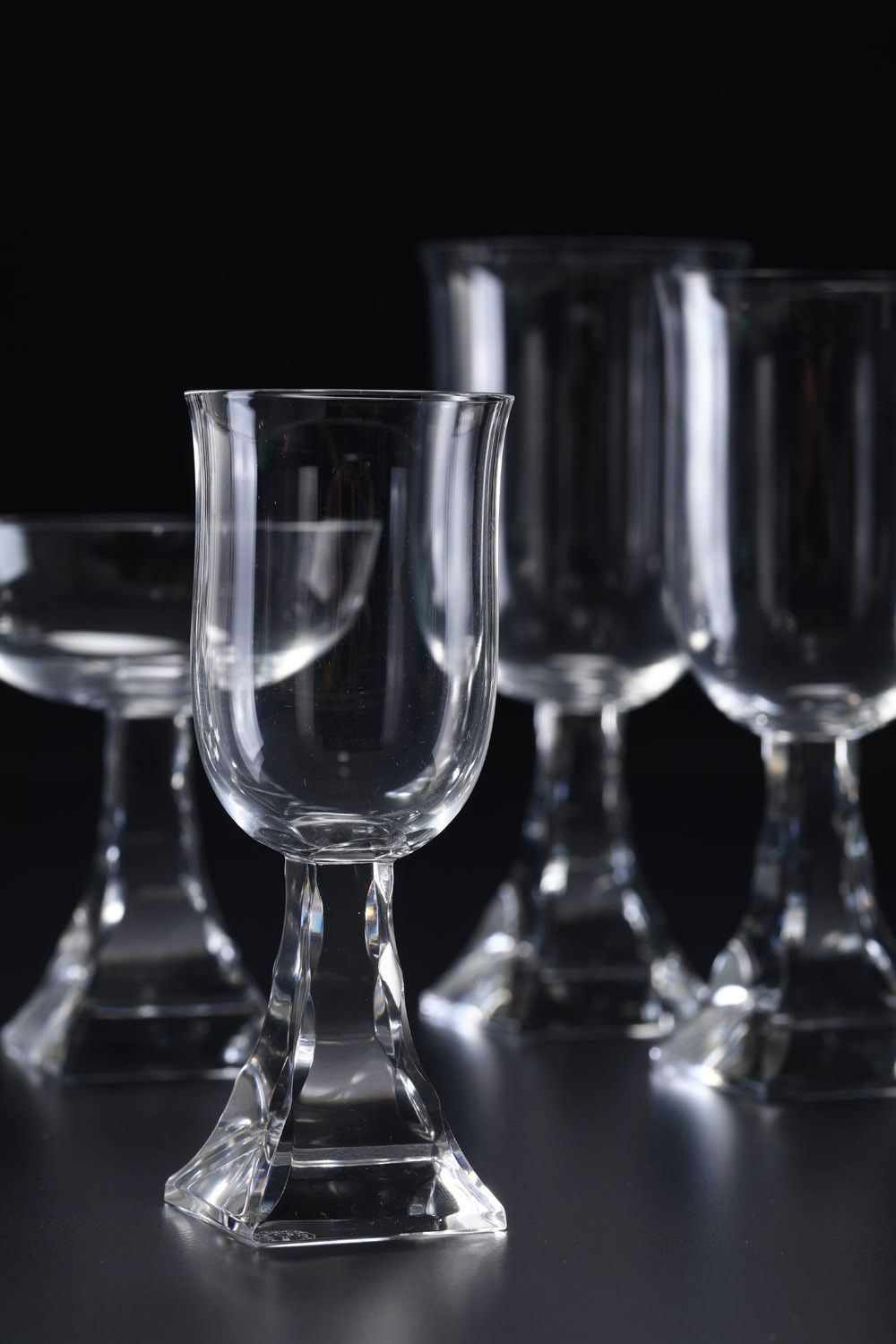 Raro Servizio di Calici “maladetta”francia, Manifattura Baccarat, Ultimo Quarto del XX Secolo
