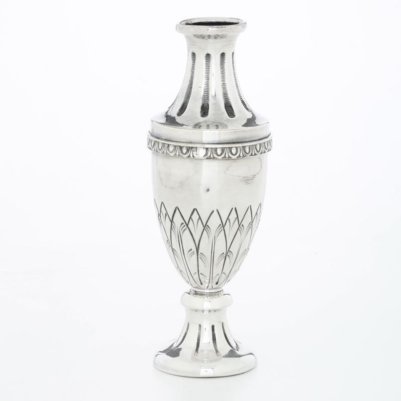 Vaso in metallo argentato.  - Auction Silverware - Cambi Casa d'Aste