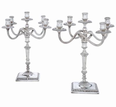Coppia di Candelabri a Cinque Fiamme. Argenteria Milanese del XX Secolo. Argentiere di Leone