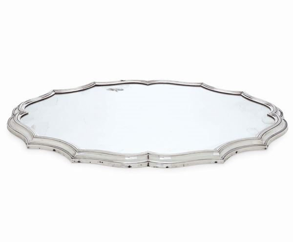 Presentoire a specchio e piccolo vassoio. Argenteria italiana del XX secolo. Presentoire : Argentiere Ricci & C. , Alessandria 